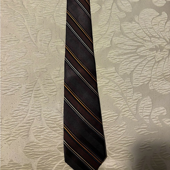 Beautiful Andrew Fezza 100% silk tie. Never worn. - Picture 1 of 4